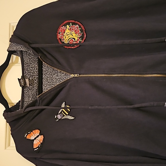 Torrid Black Zipper Hooded Sweatshirt with cute sewn in patches Size 3 - Picture 4 of 8